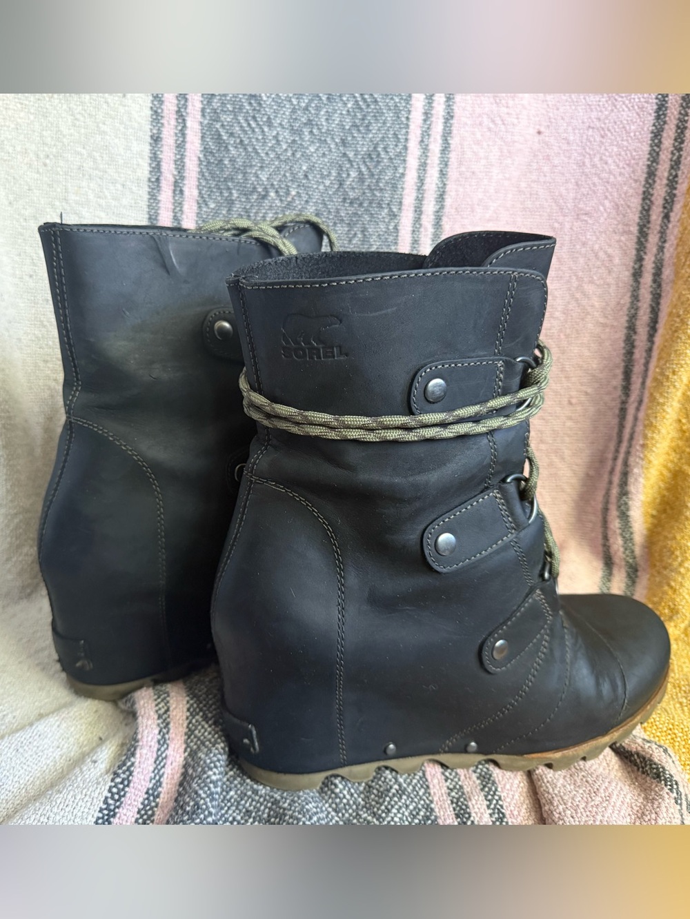 Sorel Black Leather Wedge Ankle Boots with Olive Braided Laces